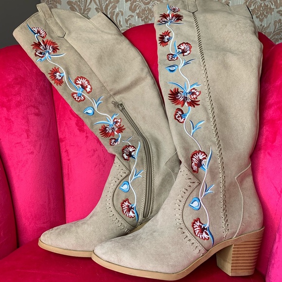 Carlos Santana Shoes - NEW Carlos Santana Knee Boots Embroidered Floral 6